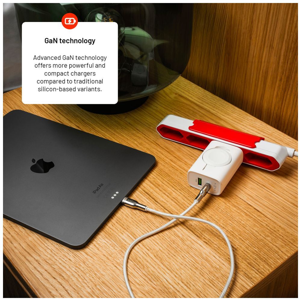FIXED Hálózati aljzat utazó adapter 33W, fehér