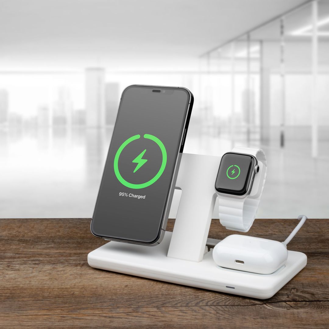 FIXED MagPowerstation 3 az 1-ben vezeték nélküli töltőállvány MagSafe tartozékokkal, fehér