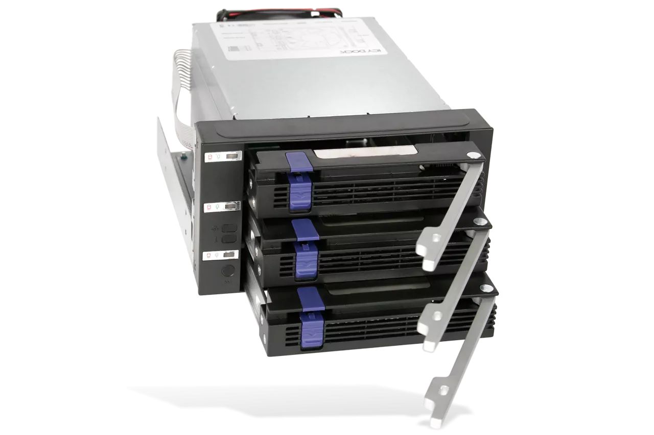 IcyDock FatCage MB153SP-B 3 Bay EZ-Tray 3.5