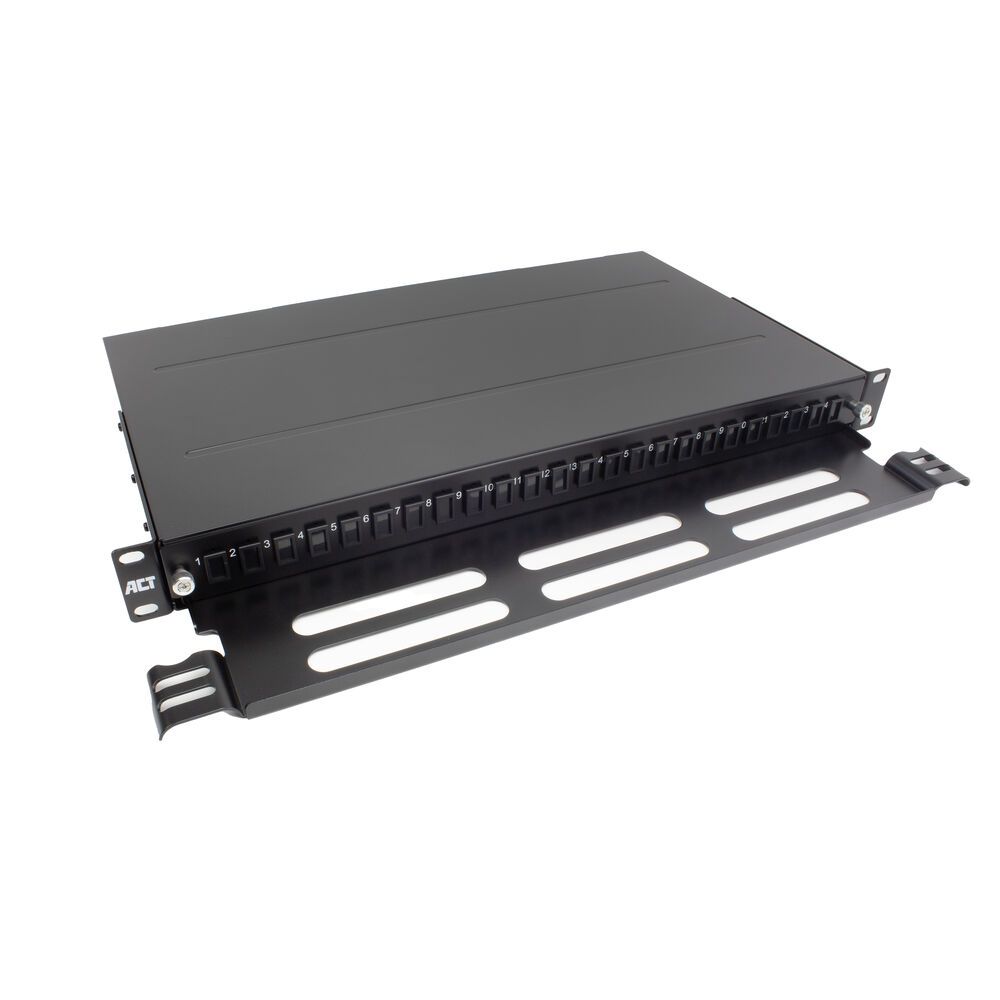 ACT Fiber panel  24 poorts unloaded