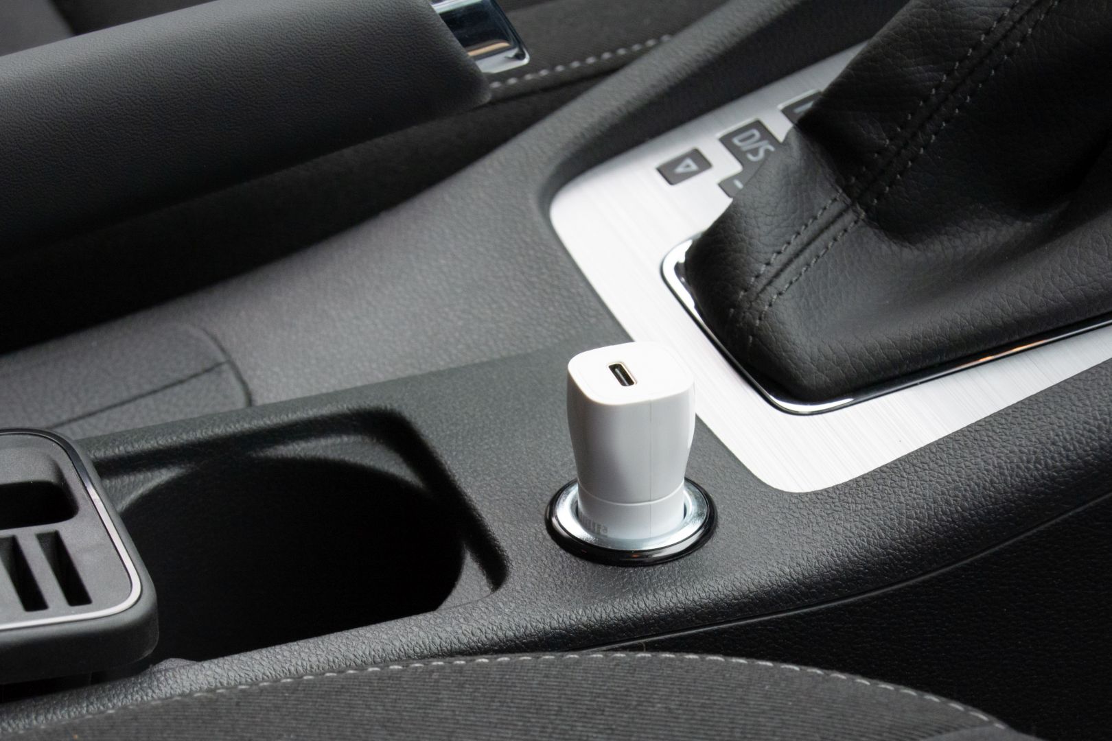 FIXED set of car charger with USB-C output and USB-C/Lightning cable, PD support, 1 meter, MFI, 18W, Fehér