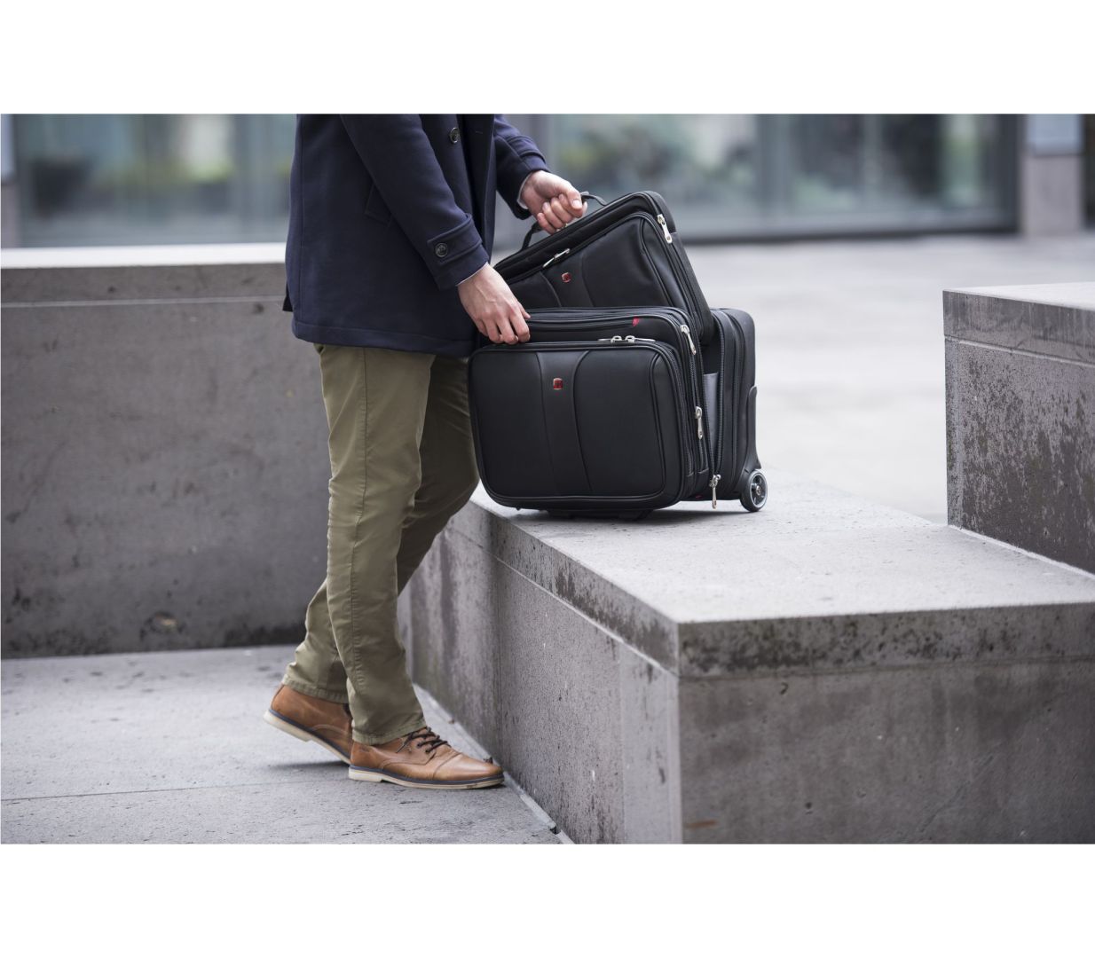 Wenger Patriot 2-Piece Business Set with Comp-U-Roller 17.3