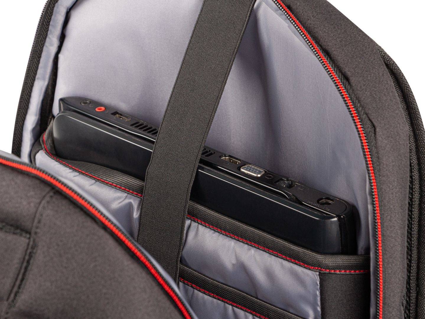 Genesis Pallad 550 Notebook táska 17,3