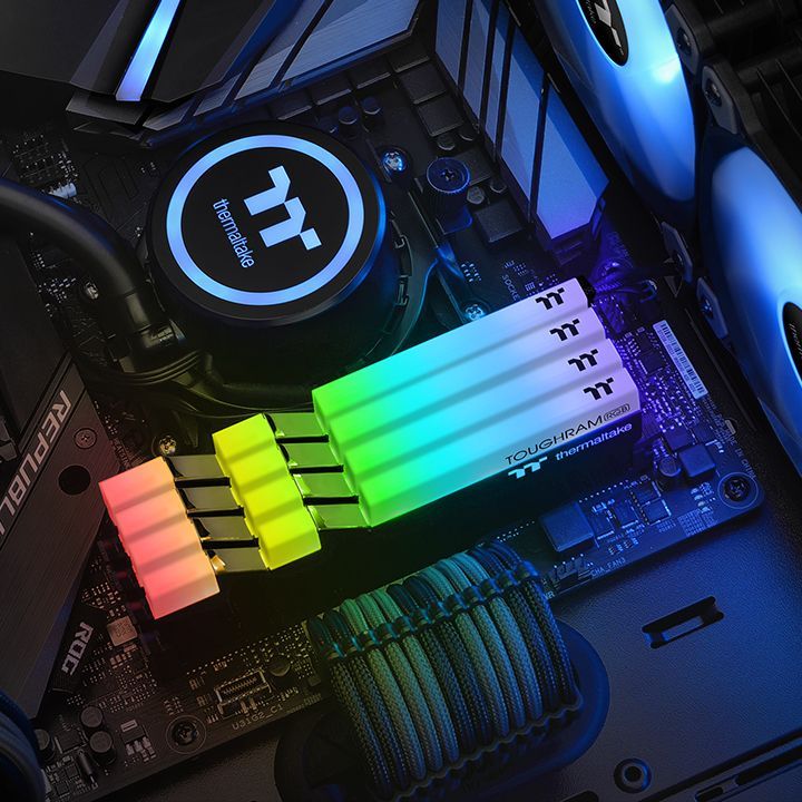 Thermaltake 16GB DDR4 4400MHz Kit(2x8GB) TOUGHRAM RGB Black