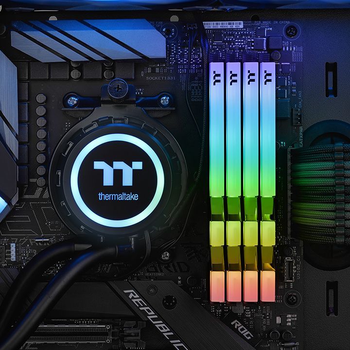 Thermaltake 16GB DDR4 4400MHz Kit(2x8GB) TOUGHRAM RGB Black