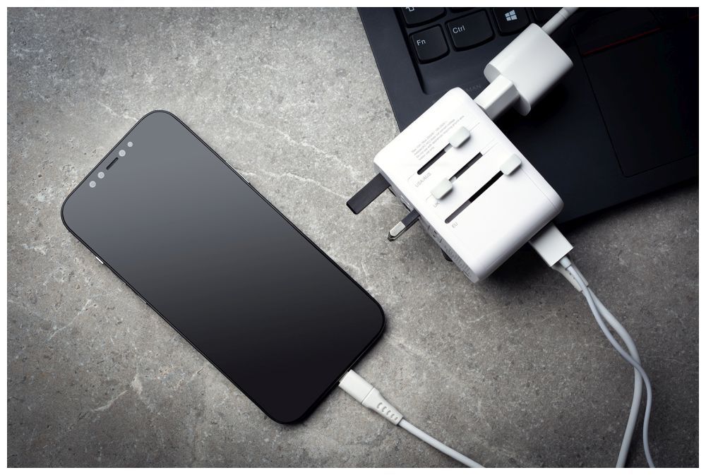 FIXED Utazóadapter EU, UK és USA/AUS számára 3xUSB-C és 2xUSB kimenettel, GaN PD 65W, fehér