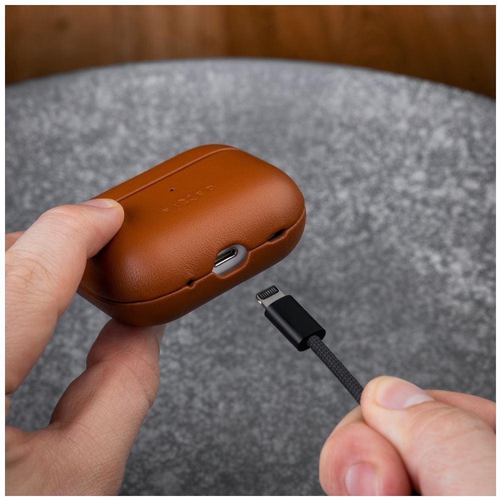 FIXED PodsLeather MagSafe támogatással Apple AirPods Pro 2/Pro 2 (USB-C) készülékekhez barna