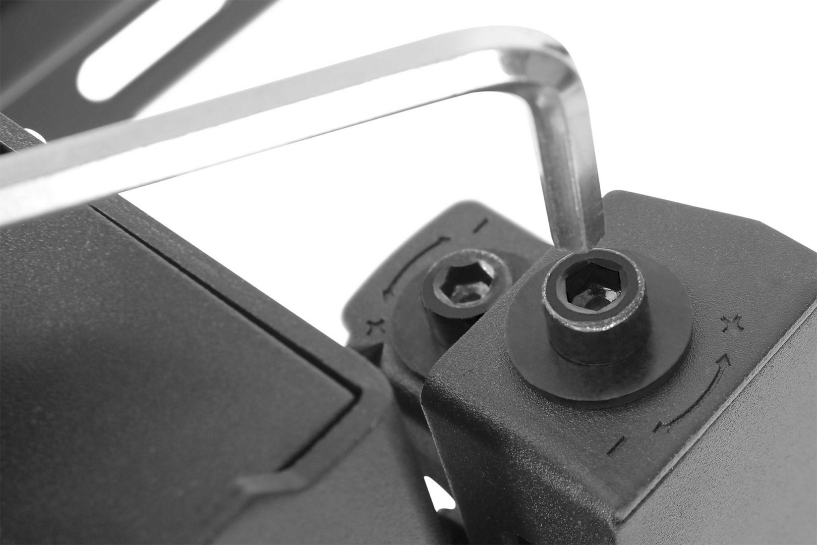 Digitus DA-90446 Pop-Out Video Monitor Wall Mount 45-70