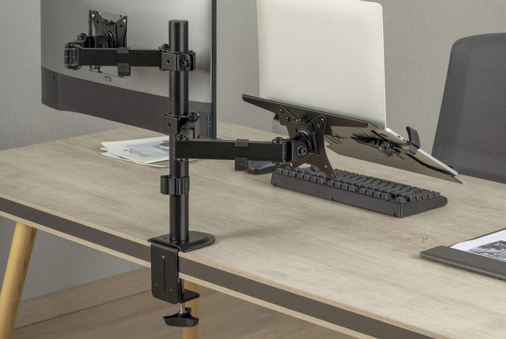 Digitus DA-90436 Universal monitor mount with notebook holder 32