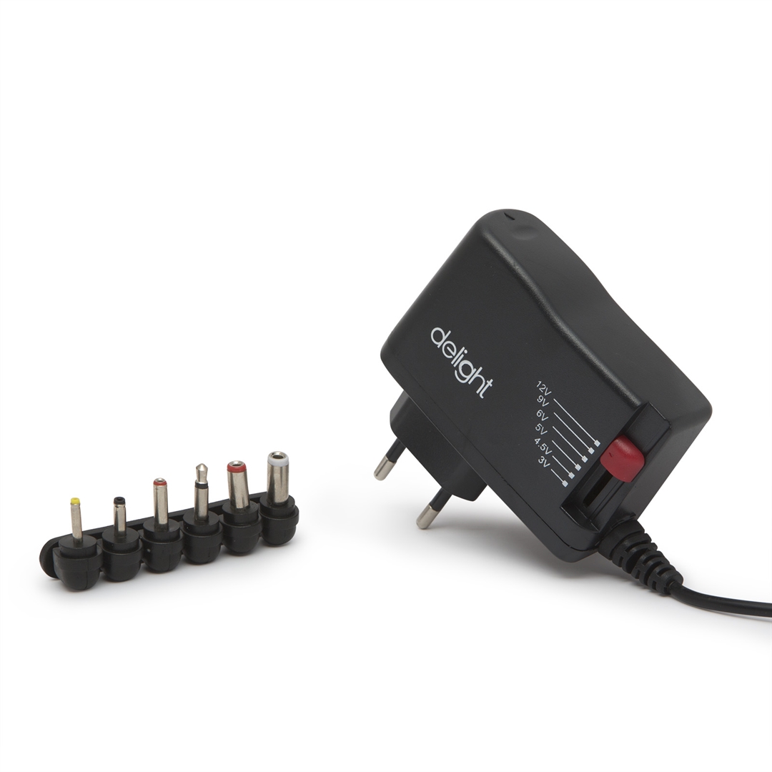Delight Univerzális adapter 2,5A Black