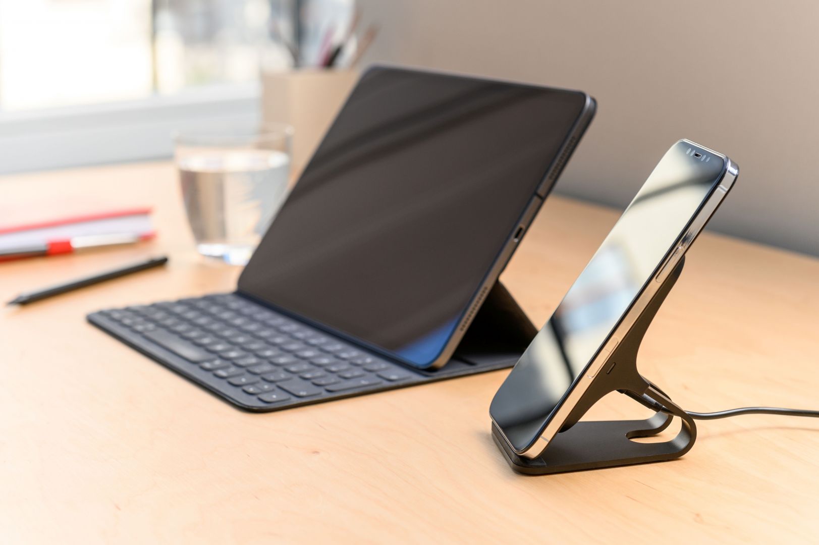 FIXED vezeték nélküli töltő állvány, 15W, fekete