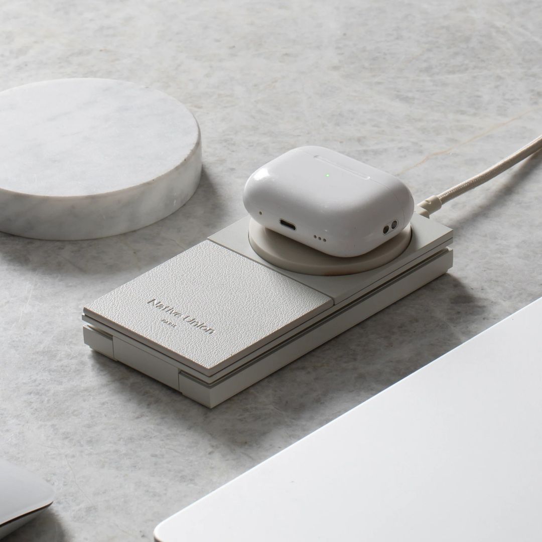 Native Union Rise 2-in-1 Qi2 wireless charger Sandstone