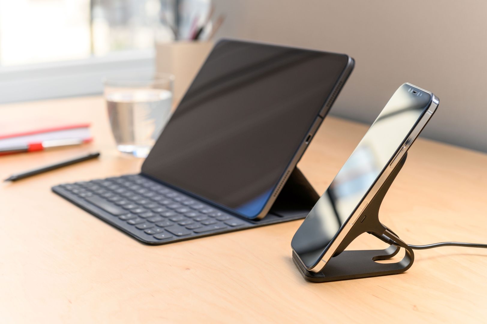 FIXED Frame vezeték nélküli állvány gyors vezeték nélküli töltéssel 15W, fekete