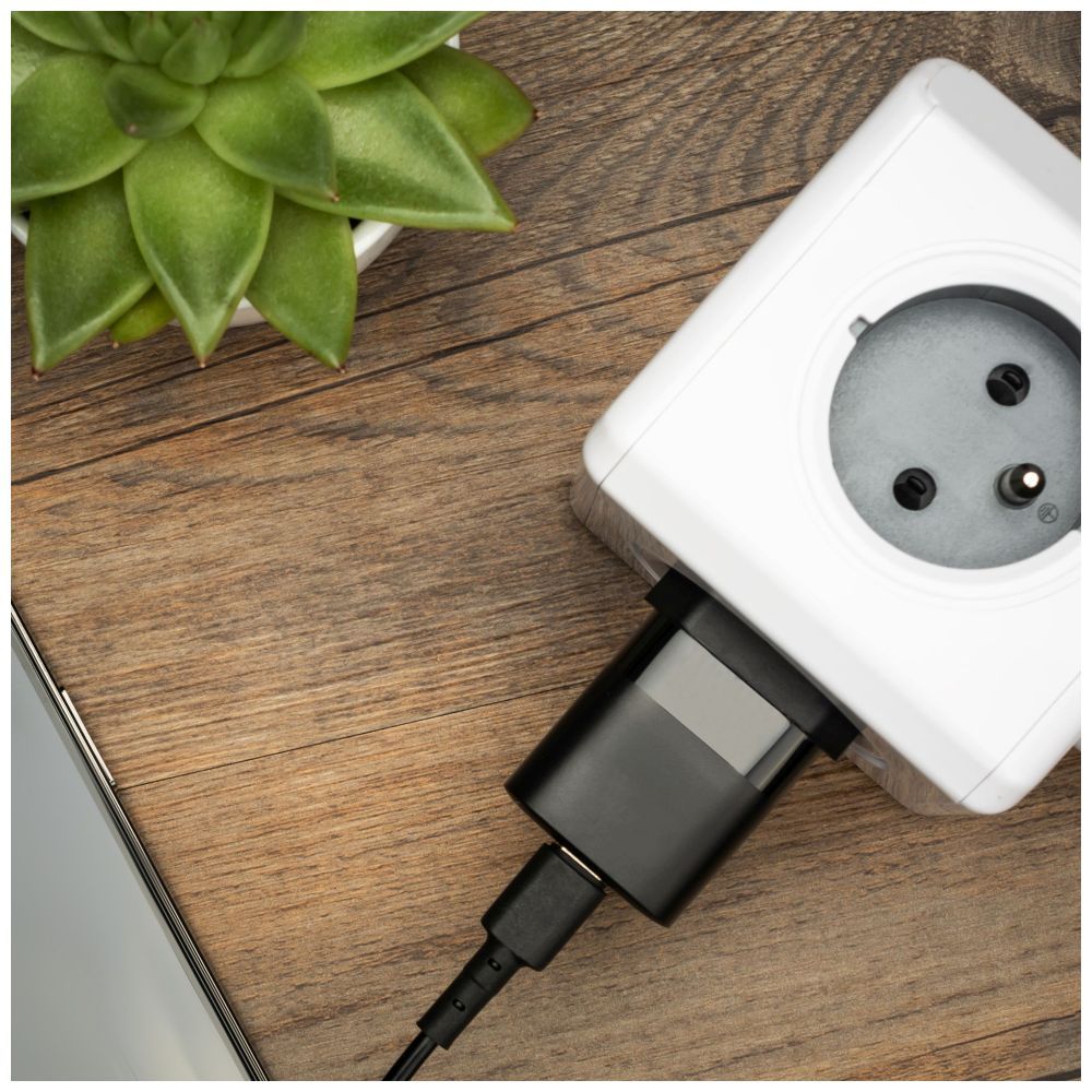 FIXED Mini hálózati töltőkészlet USB-C kimenettel és USB-C/Lightning kábellel 20W 1m, fekete