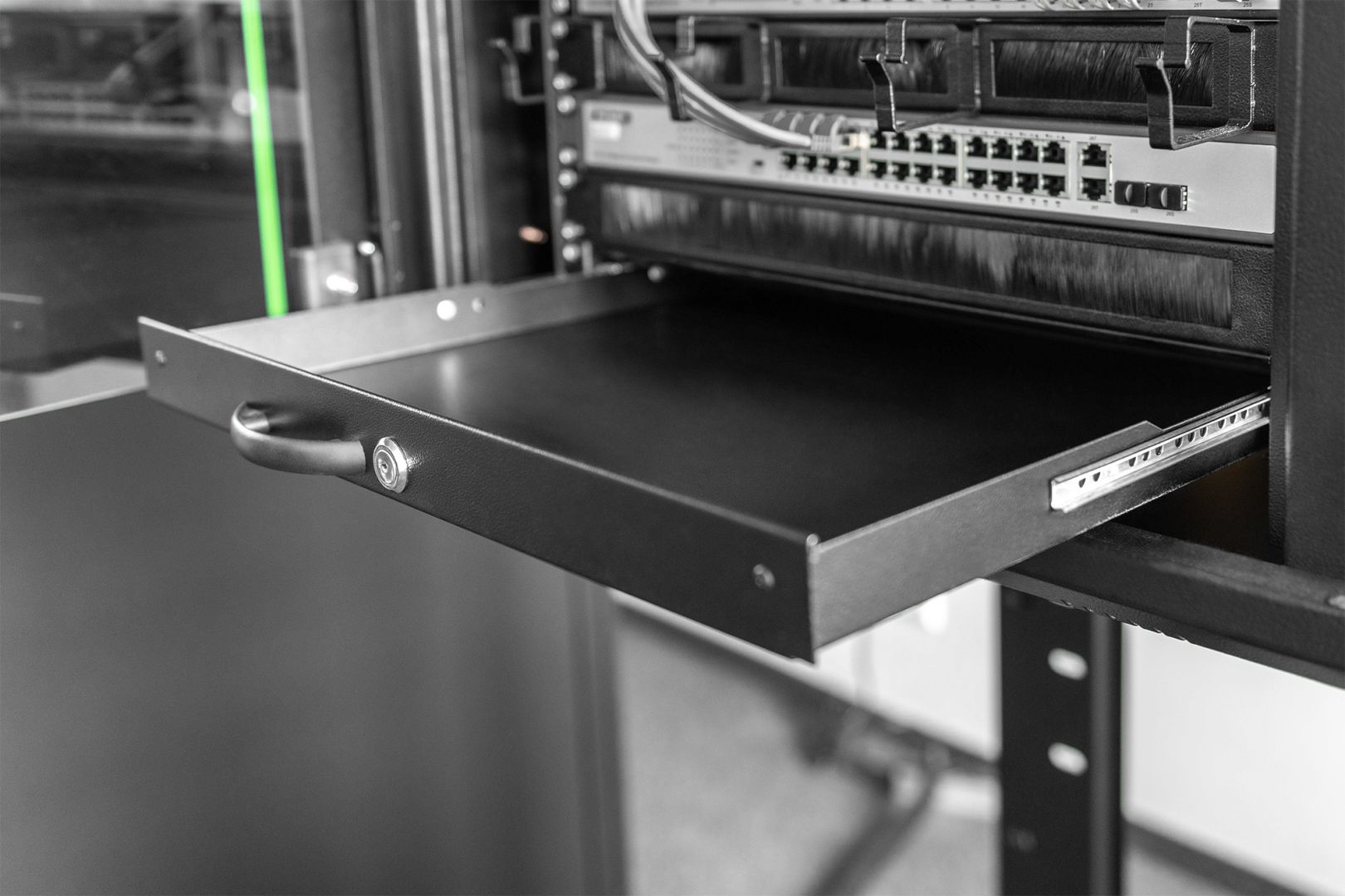 Digitus 1U lockable drawer with handle 44x481x400 mm Black (RAL 9005)