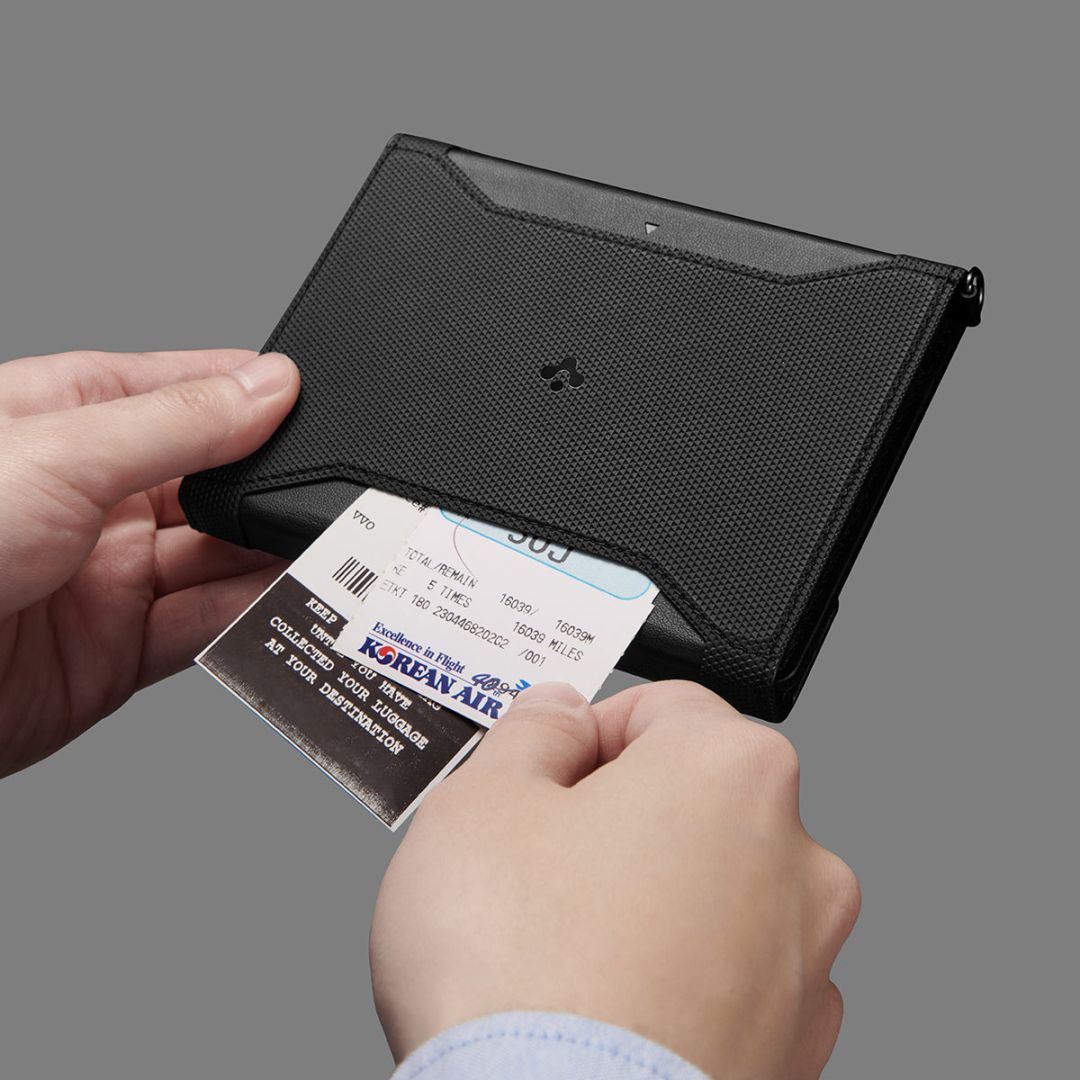 Spigen Universal Passport Holder Black