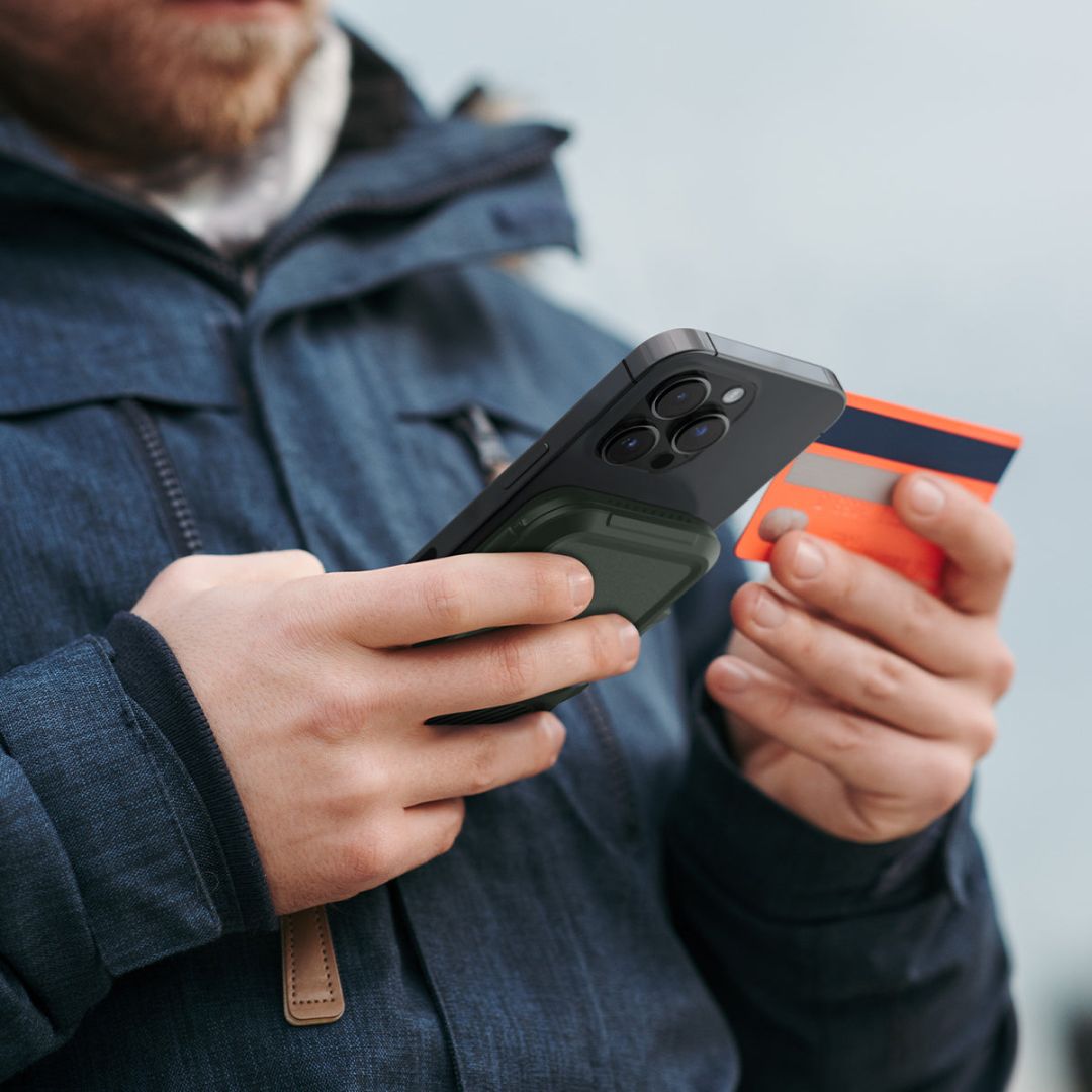 Spigen iPhone Lock Fit MagSafe Wallet Military Green