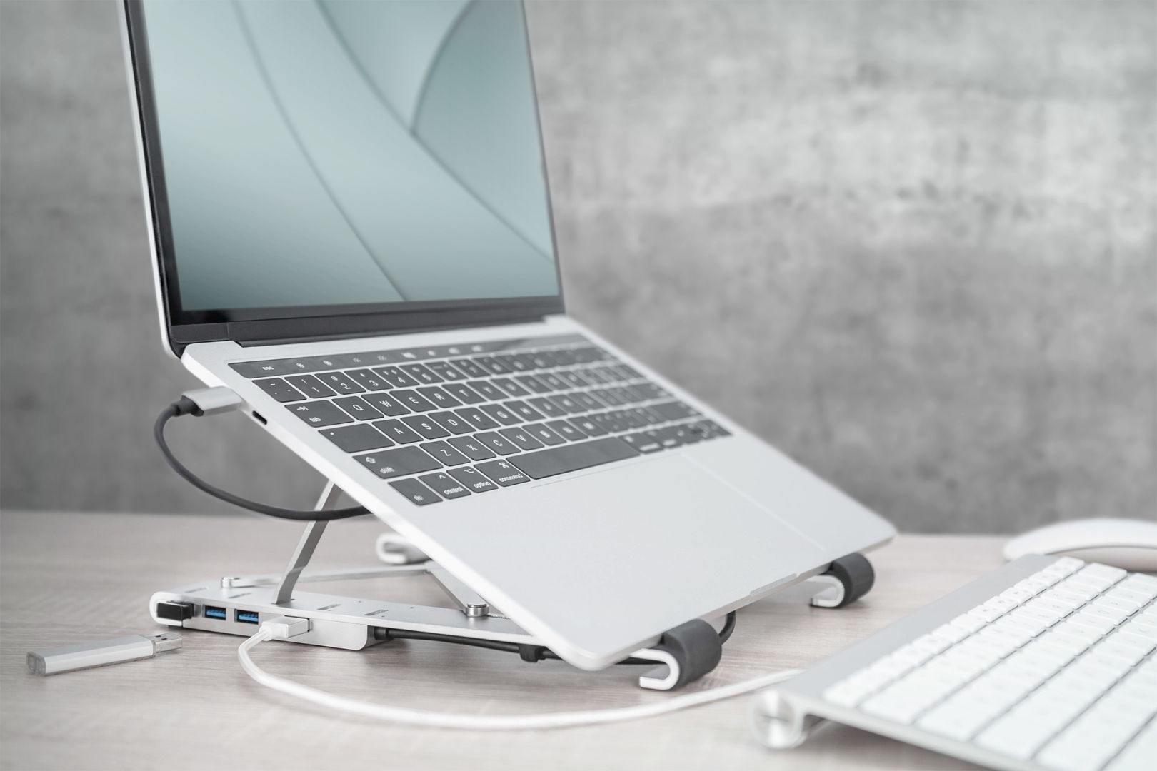 Digitus Változtatható Notebook Állvány integrált USB-C Hubbal Silver
