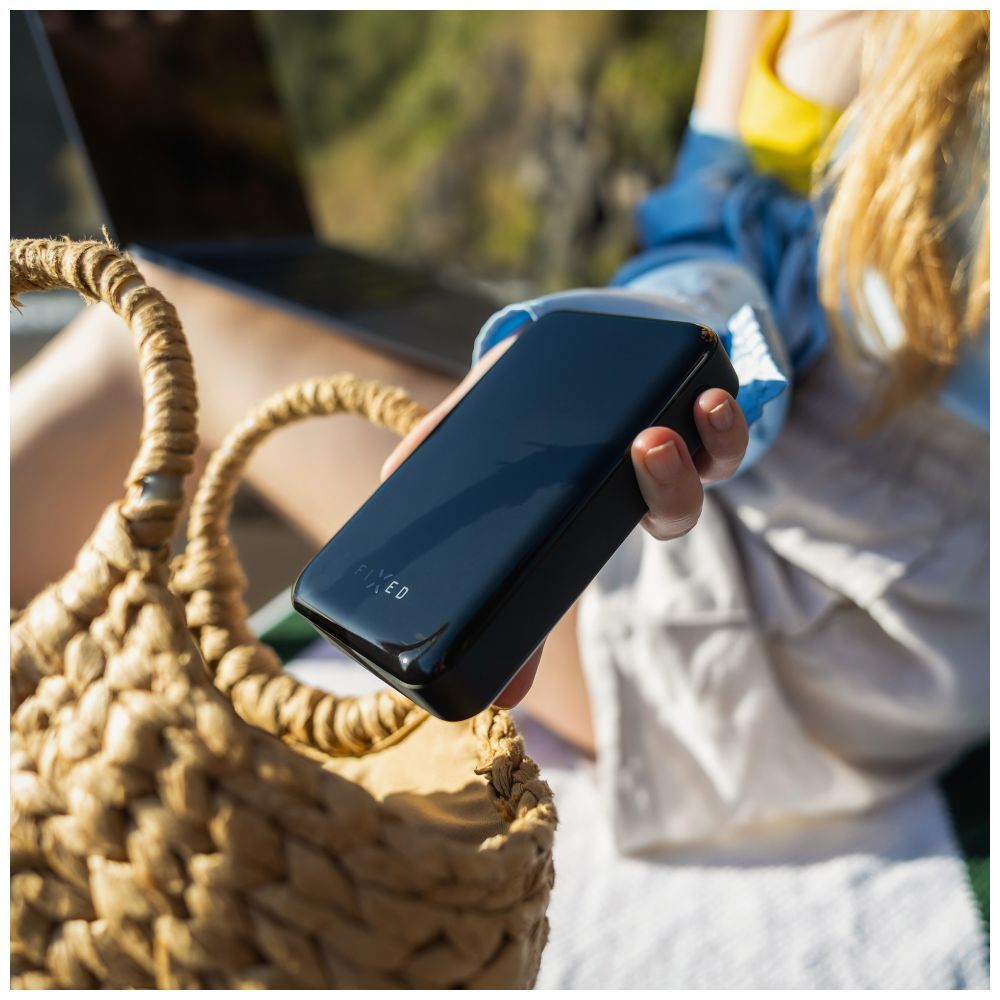 FIXED Zen 20 Pro powerbank LCD kijelzővel, 20,000 mAh, PD3.0, kimenetek:2x USB-C + 1x USB-A, szürke