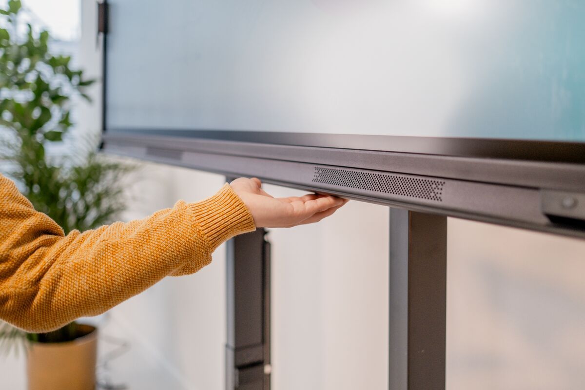 Vogel's RISE 2000B Motorized Display Floor-Wall Lift DirectControl Black