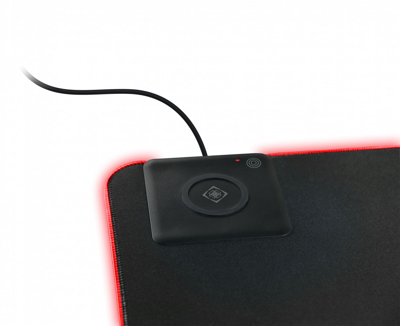 Deltaco GAM-092 Gaming Extra wide RGB with wireless charging Egérpad Black