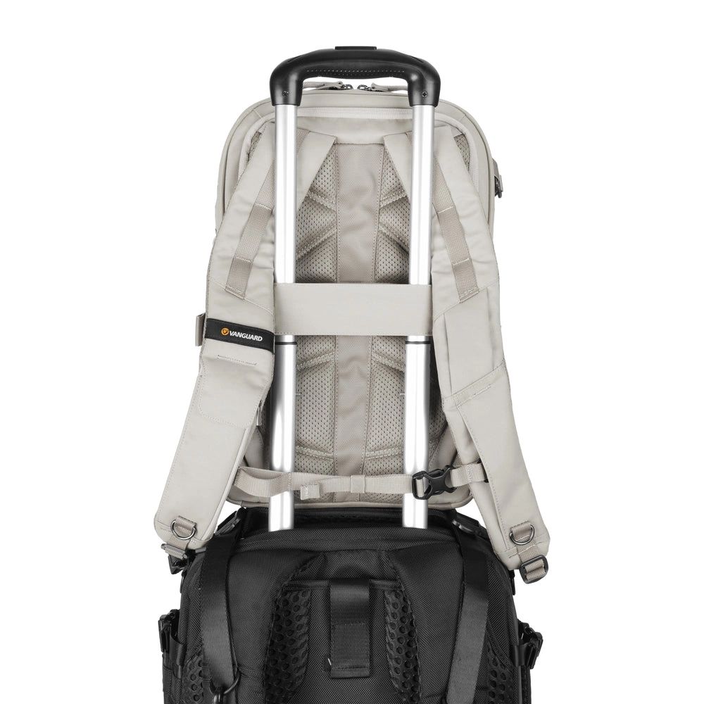 Vanguard B25L Veo Metro Backpack Cream