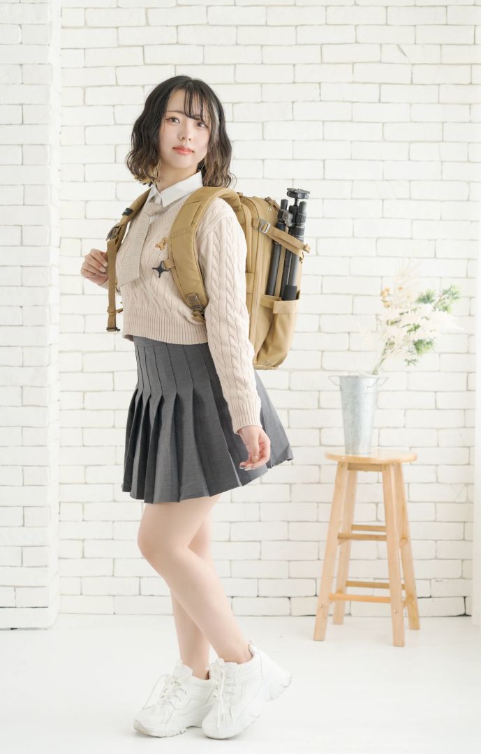 Vanguard VEO Metro 25-Liter Camera and Everyday Backpack Beige