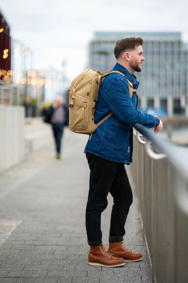 Vanguard VEO Metro 25-Liter Camera and Everyday Backpack Beige