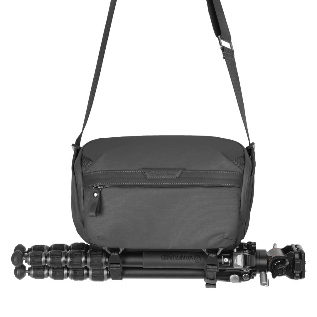 Vanguard VEO Metro 4-Liter Camera and Everyday Shoulder Bag Black