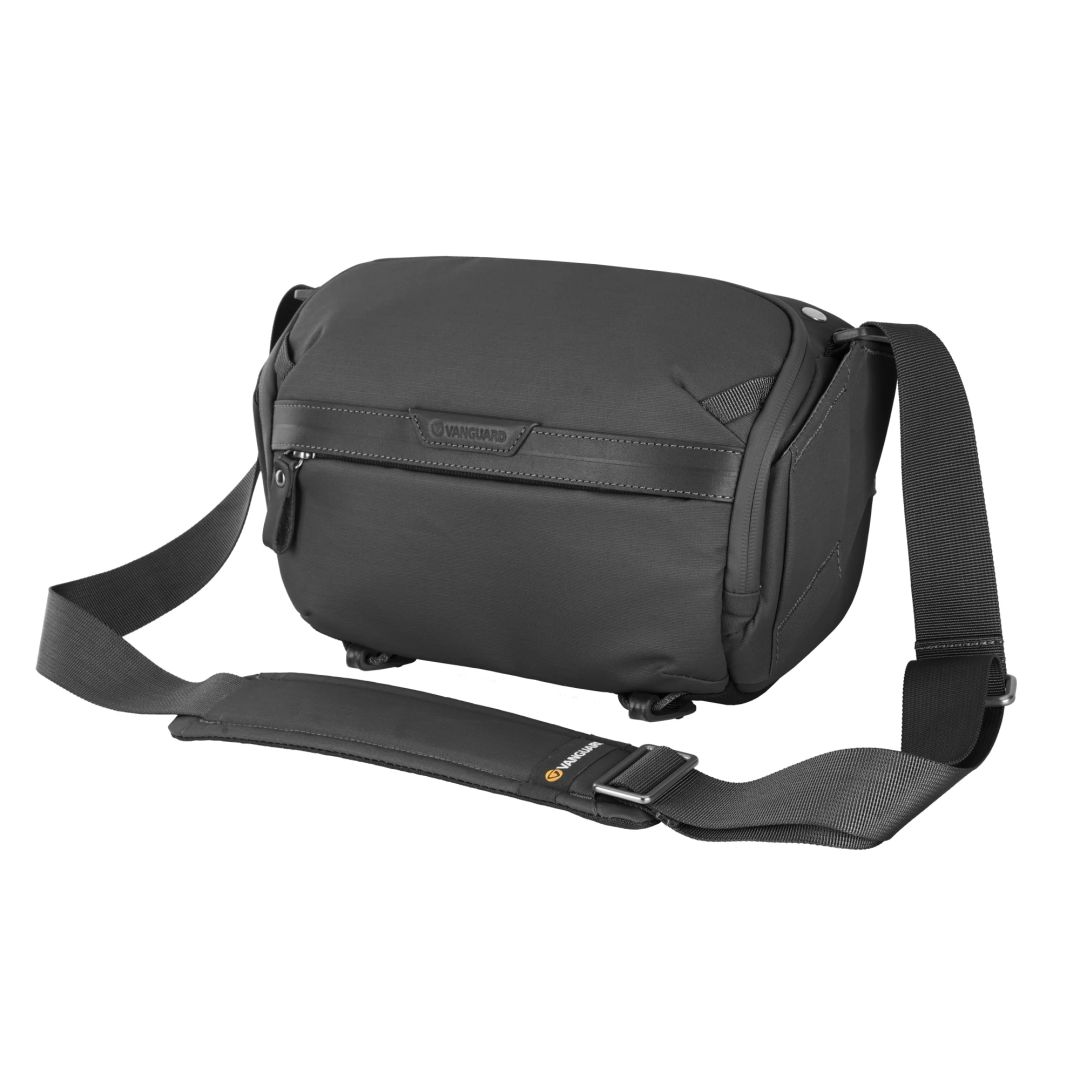Vanguard VEO Metro 4-Liter Camera and Everyday Shoulder Bag Black