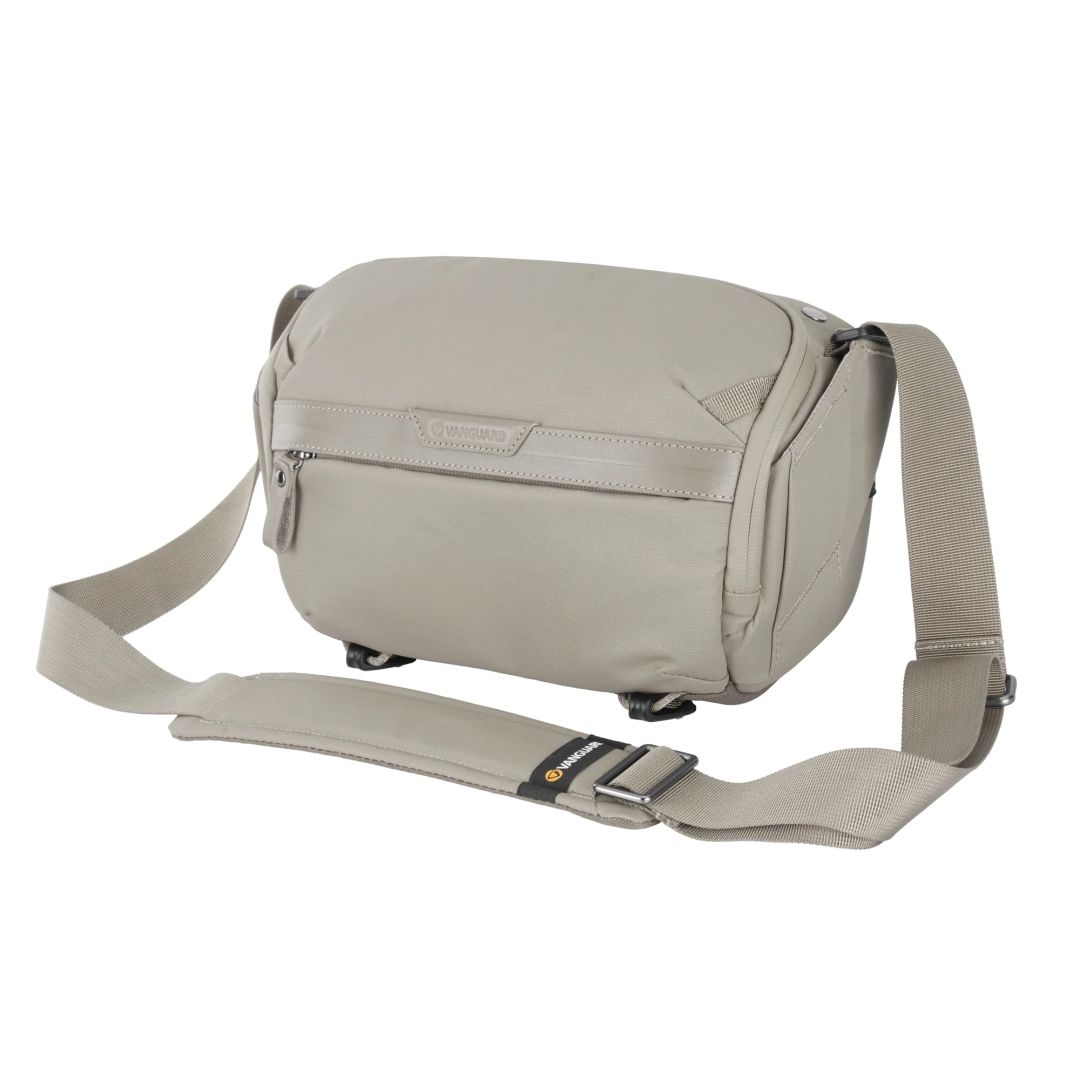 Vanguard VEO Metro 4-Liter Camera and Everyday Shoulder Bag Cream