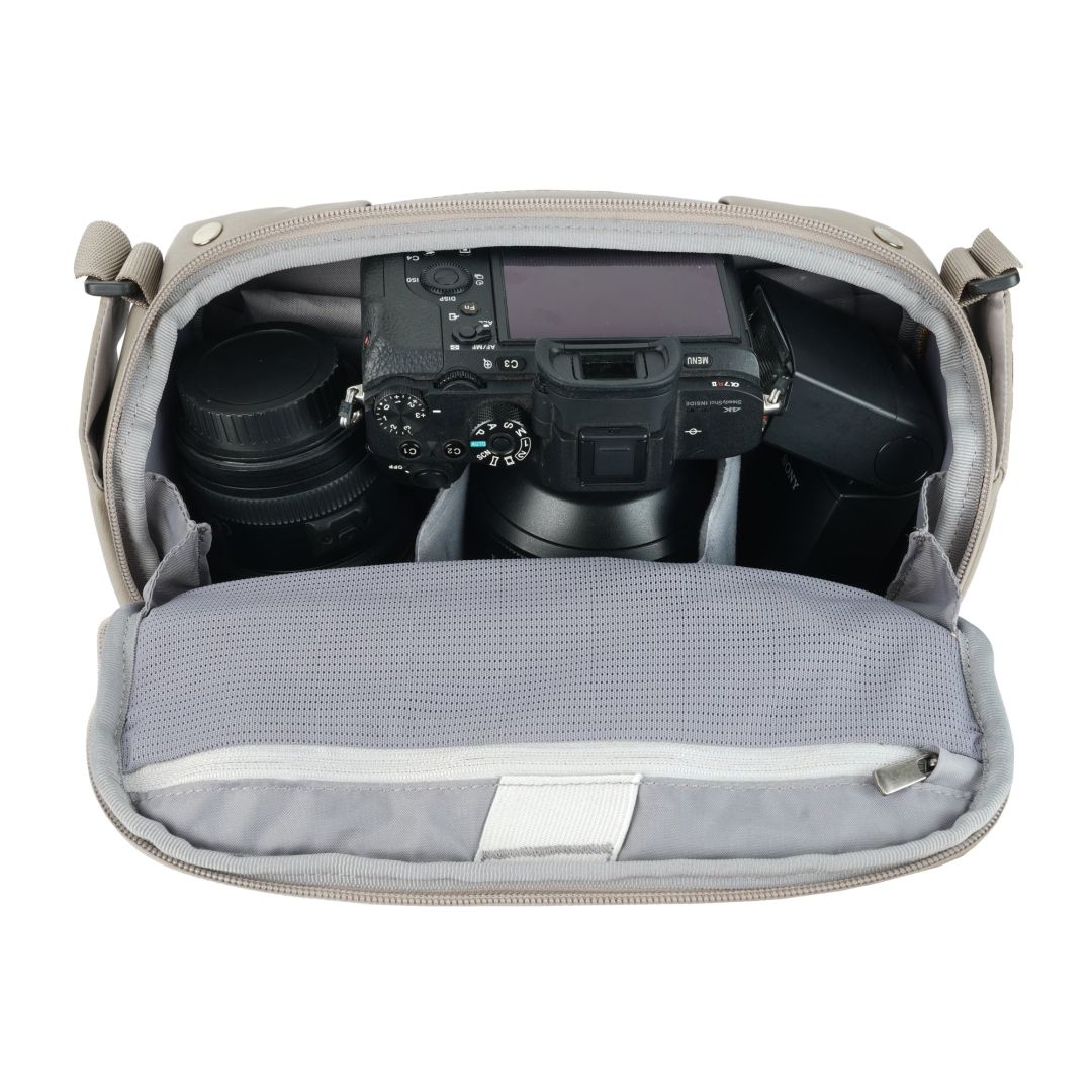Vanguard VEO Metro 4-Liter Camera and Everyday Shoulder Bag Cream