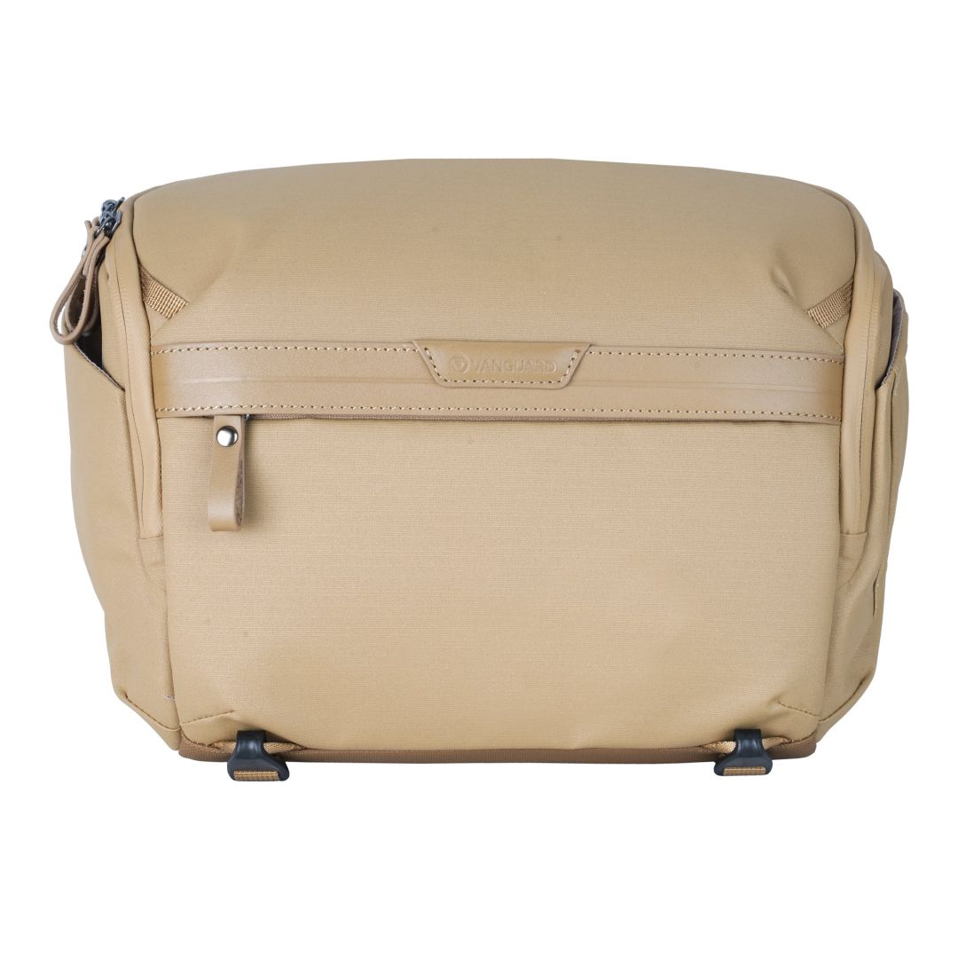Vanguard VEO Metro 7-Liter Camera and Everyday Shoulder Bag Beige