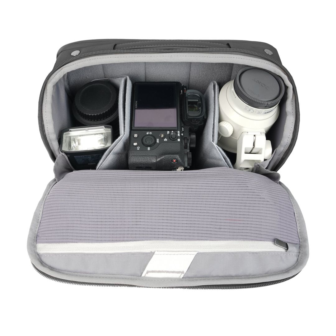 Vanguard VEO Metro 7-Liter Camera and Everyday Shoulder Bag Black