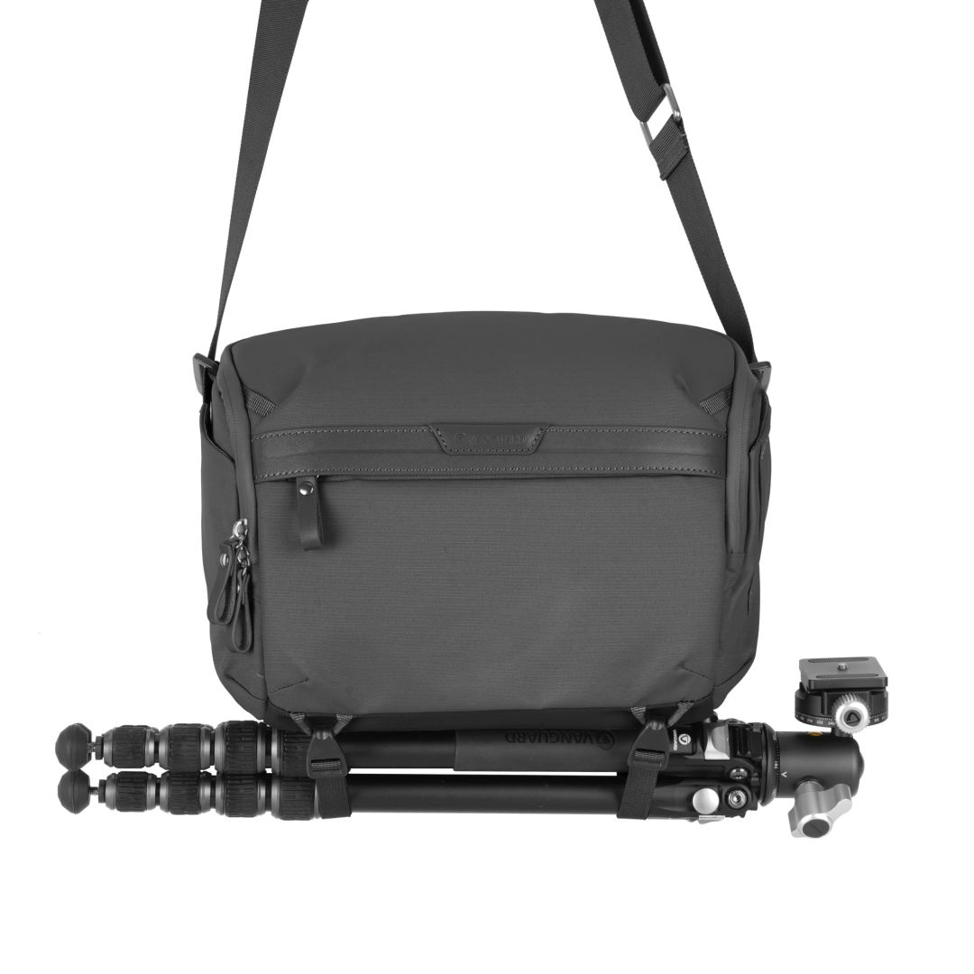Vanguard VEO Metro 7-Liter Camera and Everyday Shoulder Bag Black