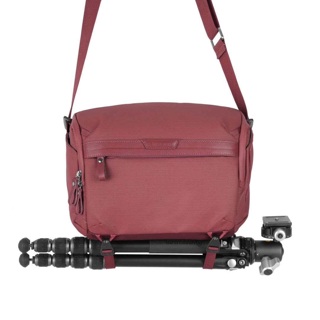 Vanguard VEO Metro 7-Liter Camera and Everyday Shoulder Bag Magenta