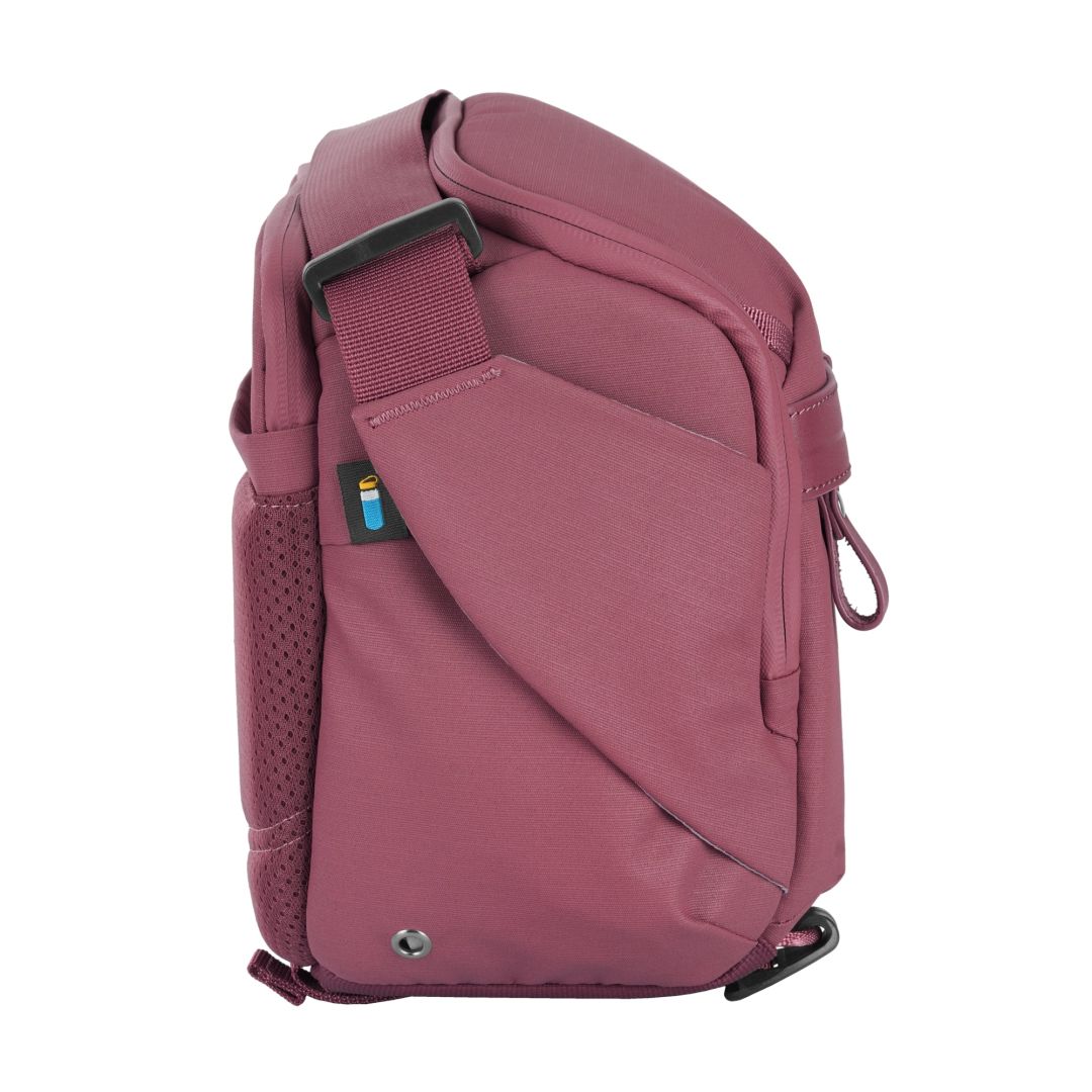 Vanguard VEO Metro 7-Liter Camera and Everyday Shoulder Bag Magenta