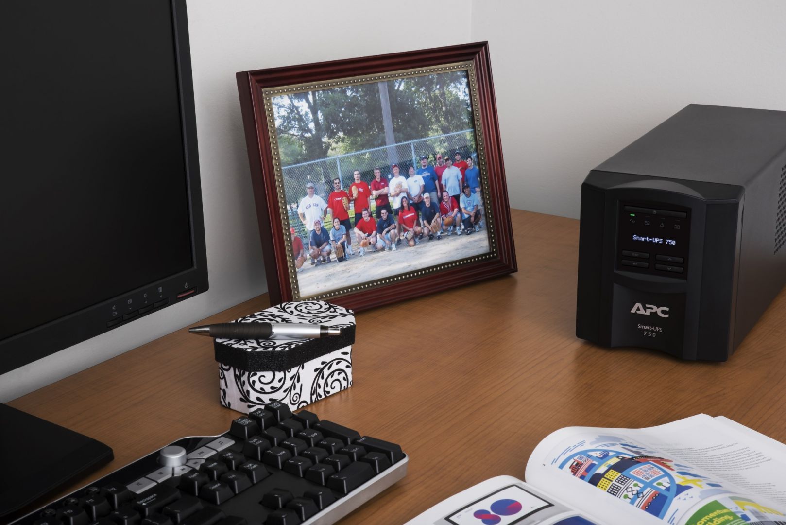 APC SMT750IC Smart-UPS Line Interactive LCD 750VA UPS