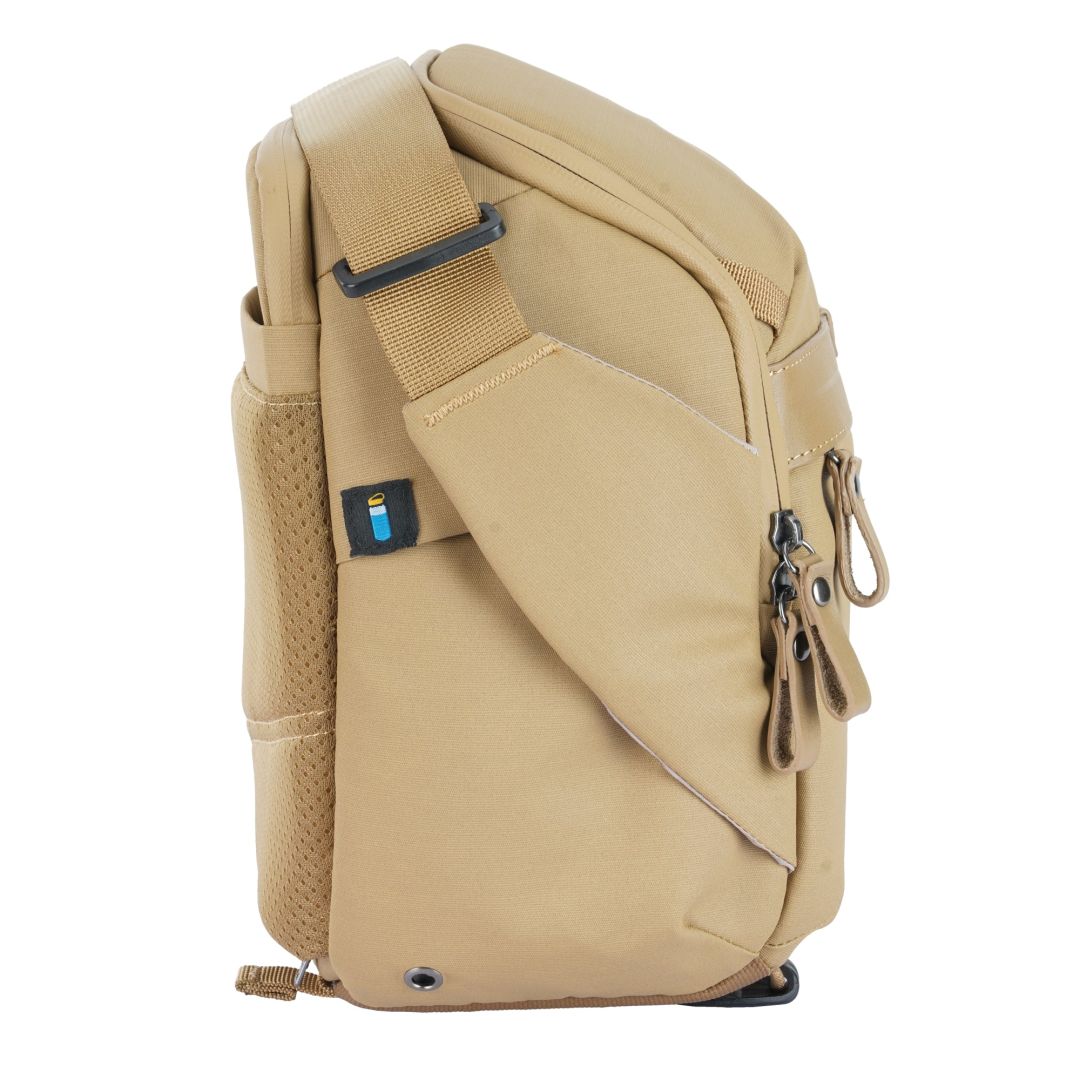 Vanguard VEO Metro S9L: 9 Litre Camera Shoulder Bag Beige