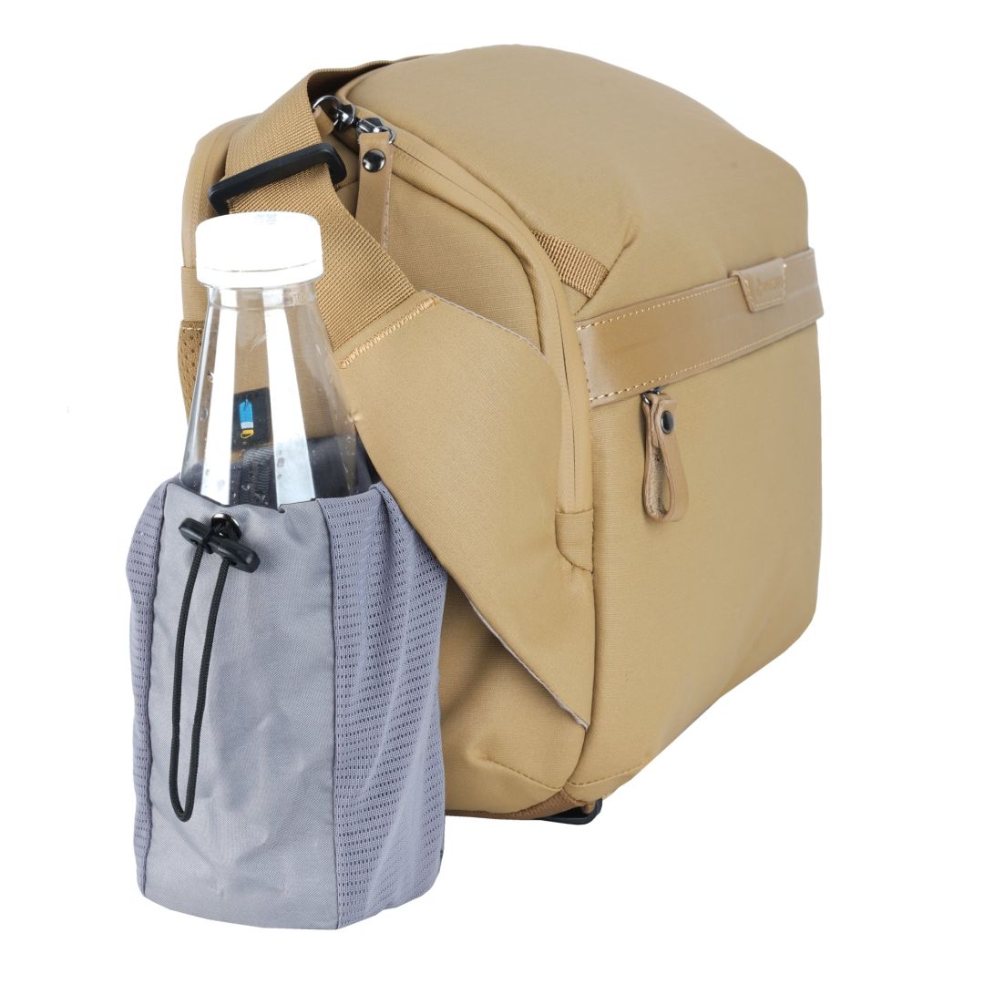 Vanguard VEO Metro S9L: 9 Litre Camera Shoulder Bag Beige