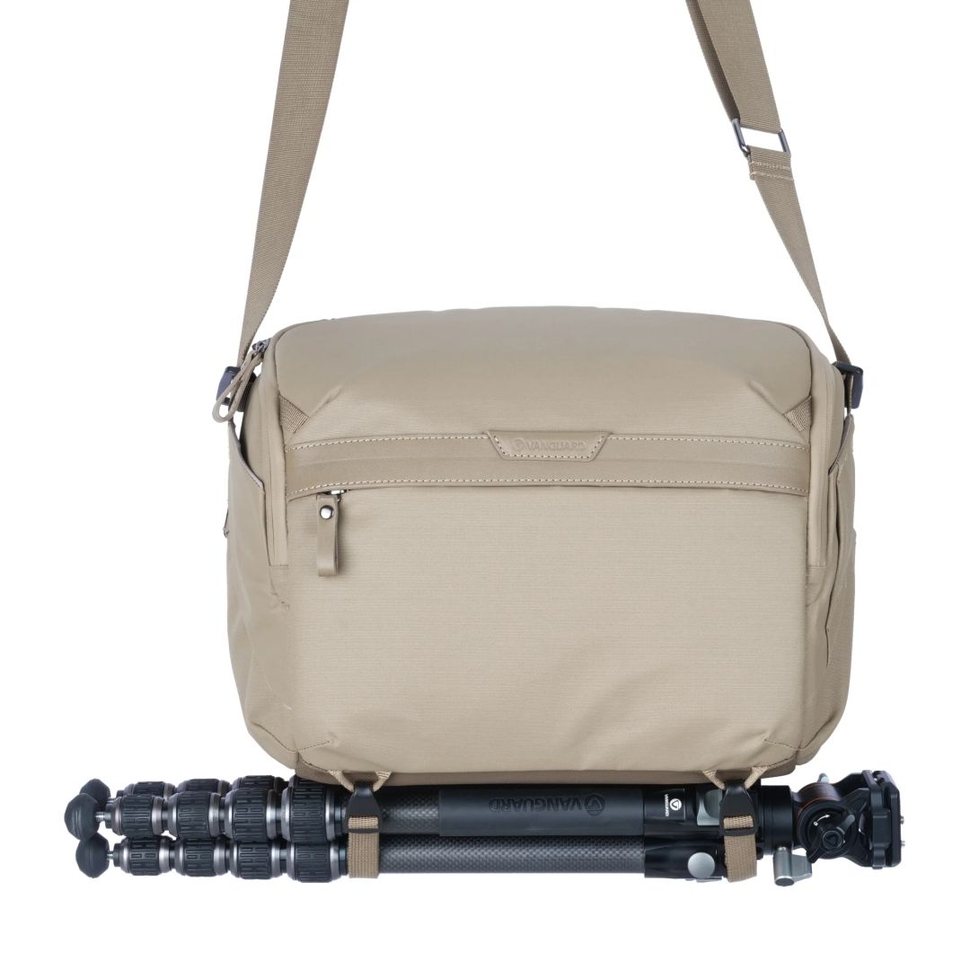 Vanguard VEO Metro S9L: 9 Litre Camera Shoulder Bag Cream