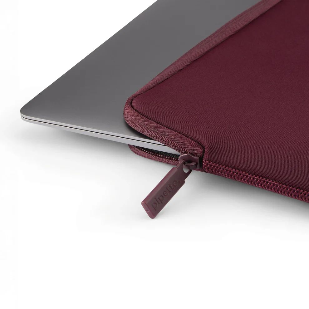 Pipetto Classic Fit Sleeve bag for MacBook 13/14 Burgundy