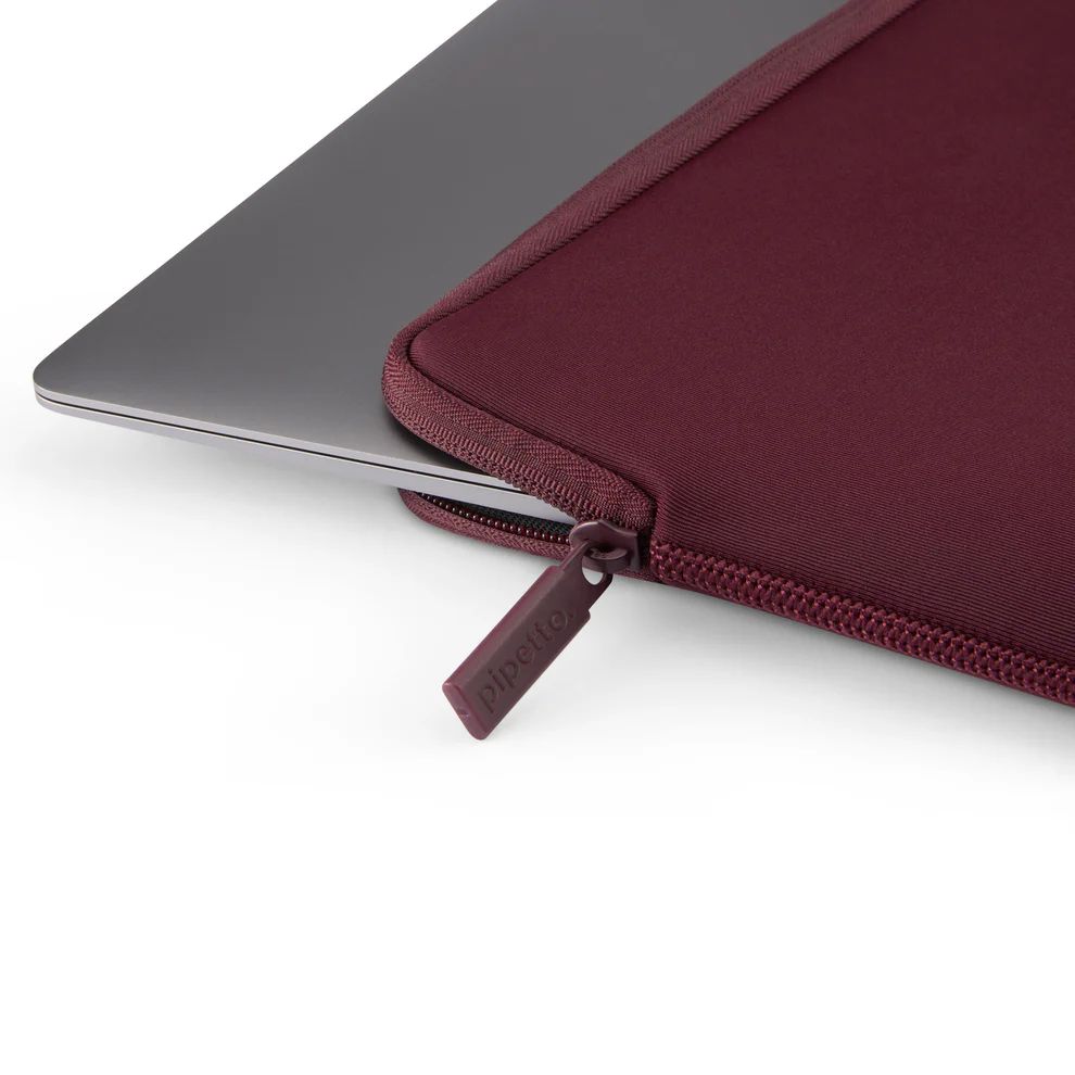 Pipetto Classic Fit Sleeve bag for MacBook 13/14 Burgundy