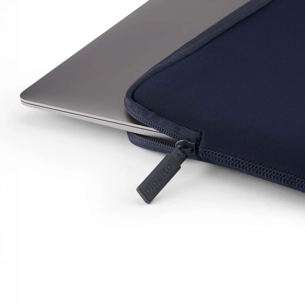 Pipetto Classic Fit Sleeve bag for MacBook 13/14 Dark Blue