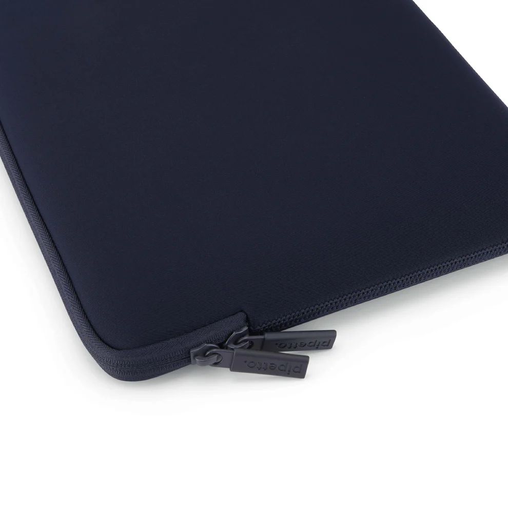 Pipetto Classic Fit Sleeve bag for MacBook 13/14 Dark Blue