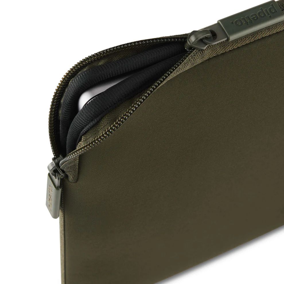 Pipetto Classic Fit Sleeve bag for MacBook 13/14 Dark Green