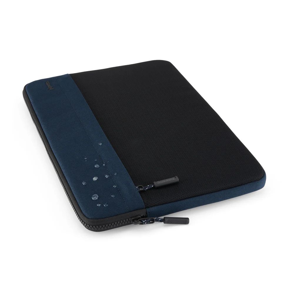 Pipetto Expand Sleeve bag for MacBook Pro 14/Air 13.6 Dark Blue