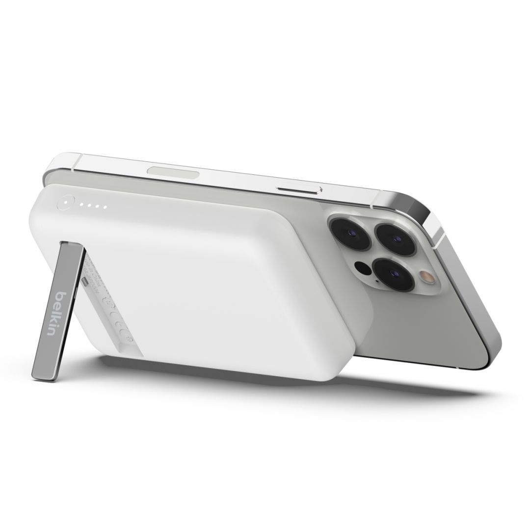 Belkin BPD004BTWT BoostCharge Magnetic Wireless 5000mAh PowerBank + Stand White
