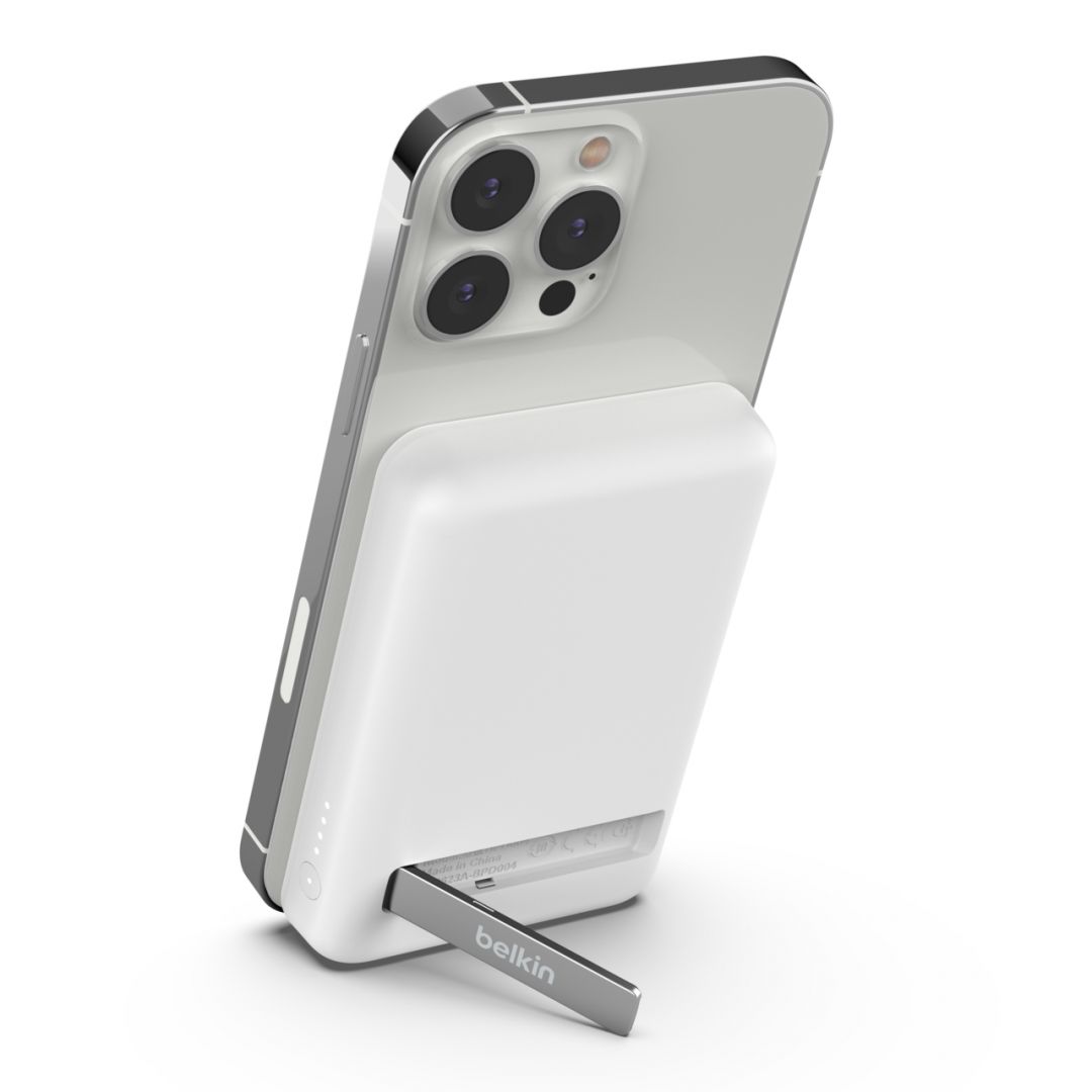 Belkin BPD004BTWT BoostCharge Magnetic Wireless 5000mAh PowerBank + Stand White
