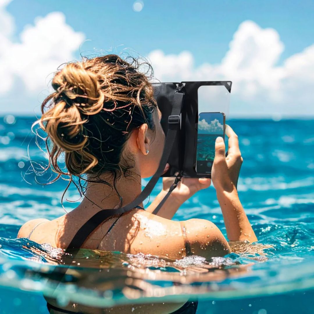 Spigen Aqua Shield WaterProof Case A640 (Dual, Crossbag) 1 Pack Black